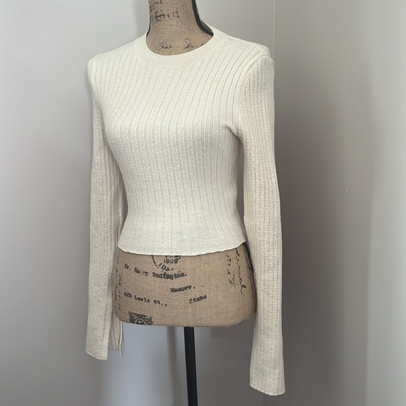 Zara Sweaters - NWOT zara sweater with slit sleeves